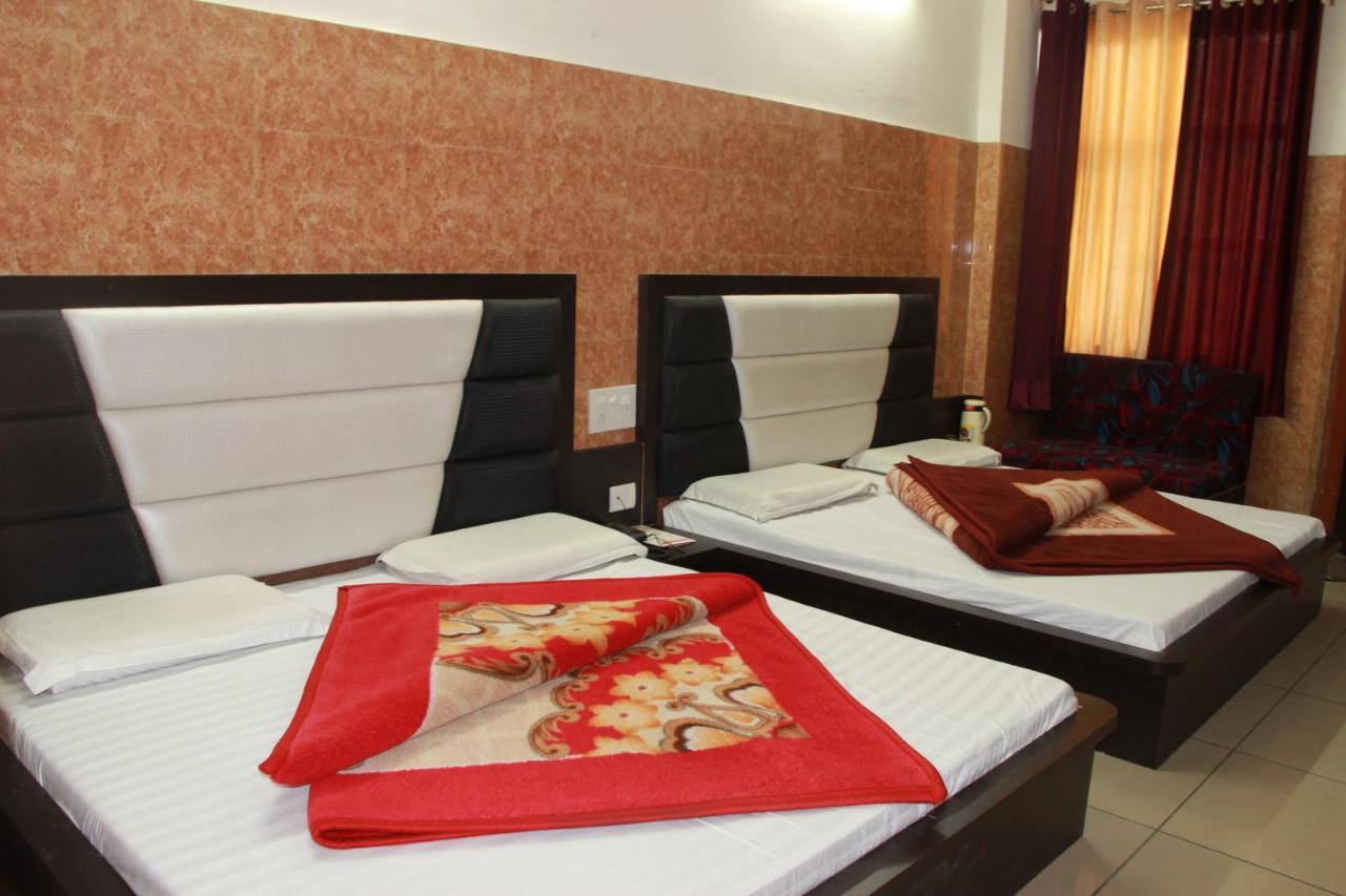 Aashirwad Hotel 카트라 외부 사진