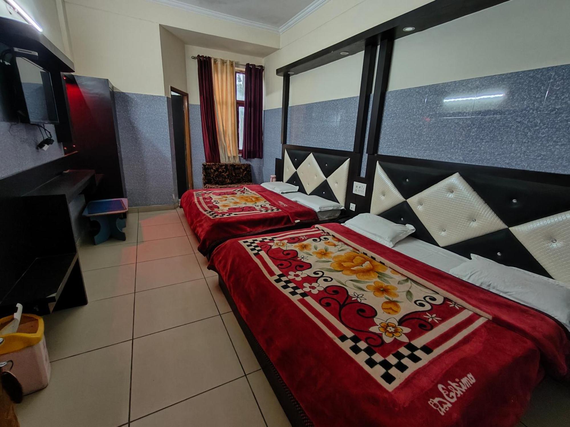 Aashirwad Hotel 카트라 외부 사진